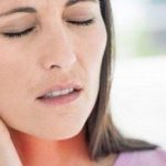 Болит ухо и горло с одной стороны: причины и лечение