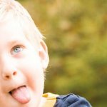 Налет на языке у ребенка. Причины и лечение