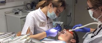 В данном случае, пациент пришел по рекомендации своей сестры, которая была моей пациенткой несколько лет тому назад с очень похожей клинической ситуацией в полости рта ( сужение, скученность зубных рядом, легкая скученность зубов на верхней и нижней челюстях)